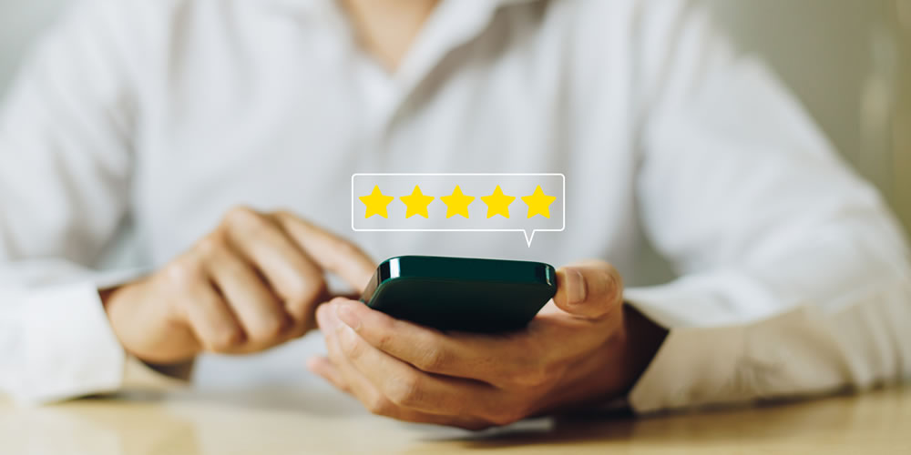 a blurred image of a busy office